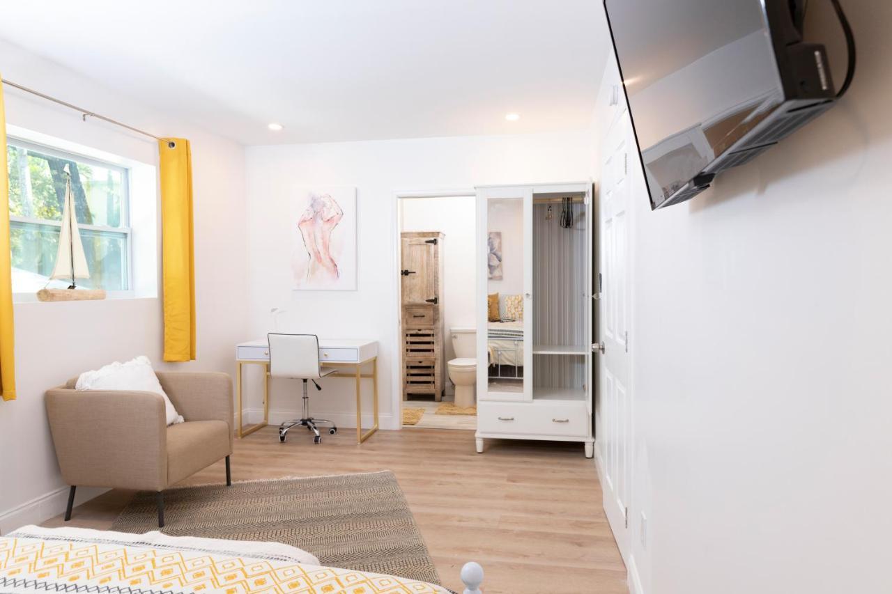 Beautiful Casita With King Bed And Private Patio Close To Calle 8, Mia Airport, Coral Gables Miami Exteriör bild