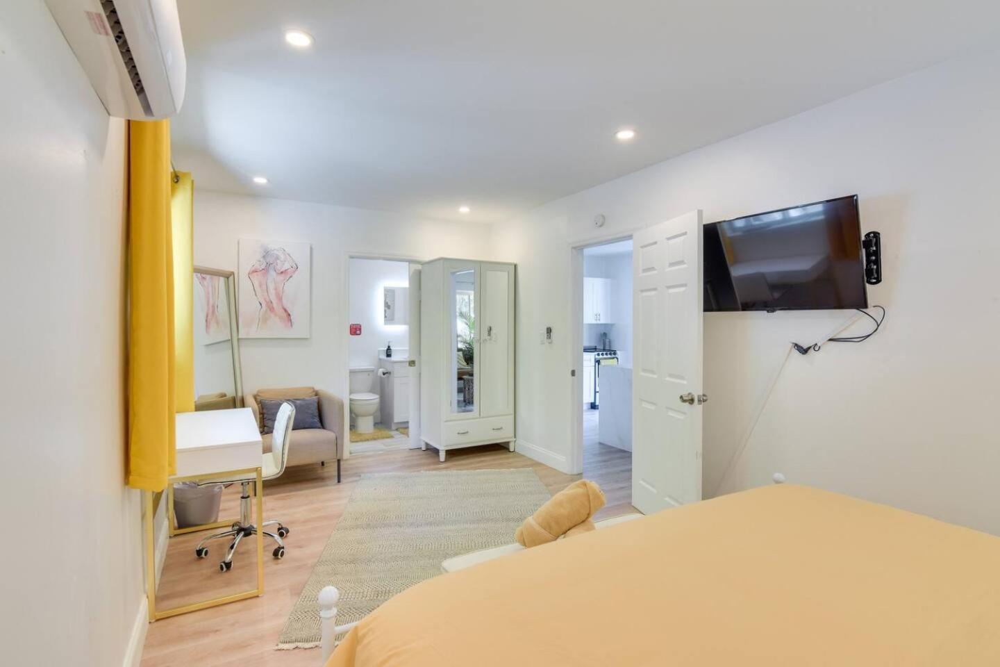 Beautiful Casita With King Bed And Private Patio Close To Calle 8, Mia Airport, Coral Gables Miami Exteriör bild