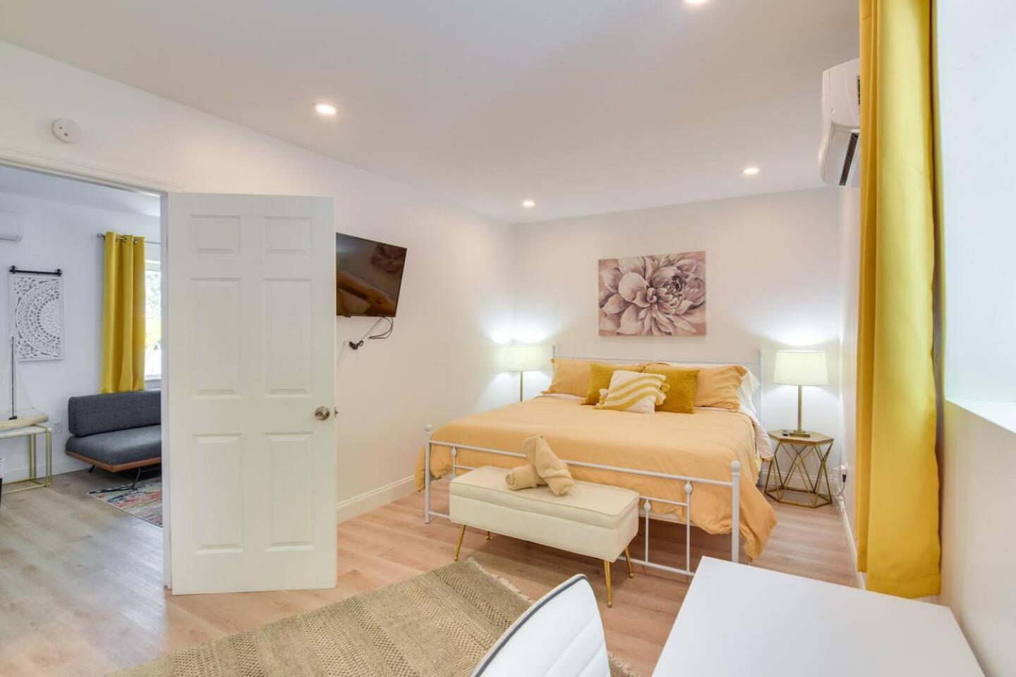 Beautiful Casita With King Bed And Private Patio Close To Calle 8, Mia Airport, Coral Gables Miami Exteriör bild
